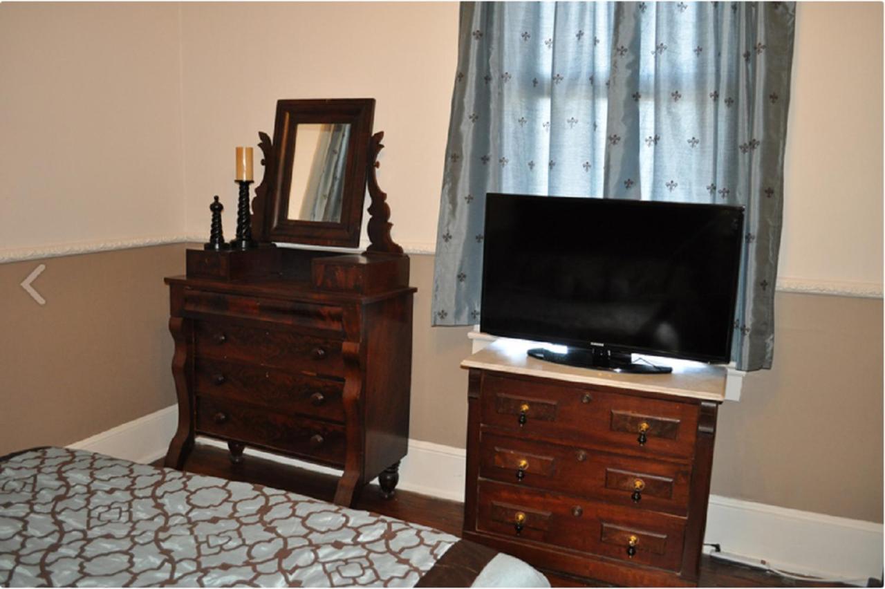The Mardi Gras House Bed & Breakfast โมบิล ภายนอก รูปภาพ