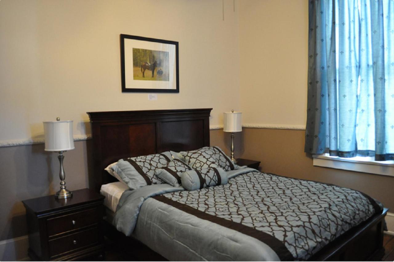 The Mardi Gras House Bed & Breakfast โมบิล ภายนอก รูปภาพ