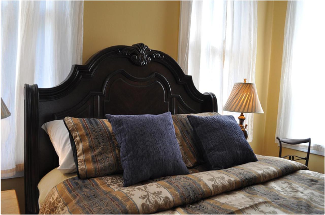 The Mardi Gras House Bed & Breakfast โมบิล ภายนอก รูปภาพ