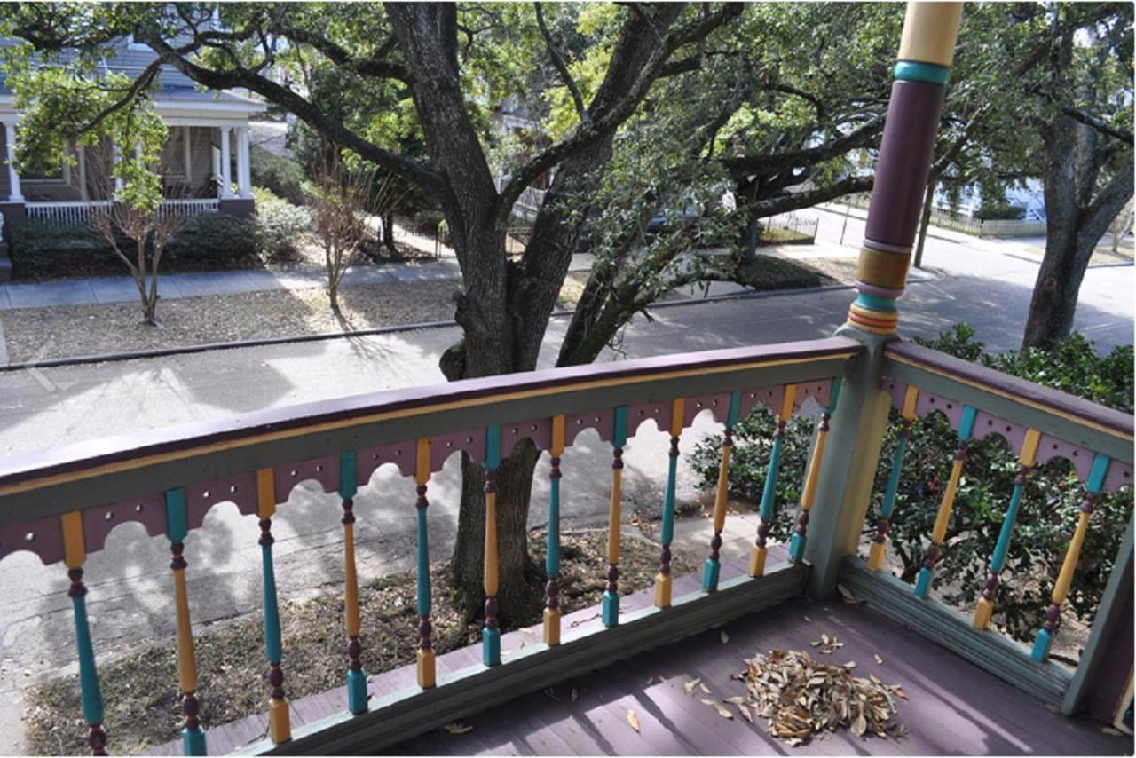 The Mardi Gras House Bed & Breakfast โมบิล ภายนอก รูปภาพ