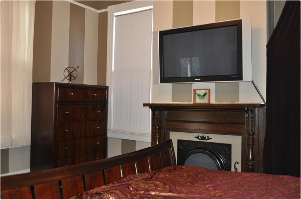 The Mardi Gras House Bed & Breakfast โมบิล ภายนอก รูปภาพ