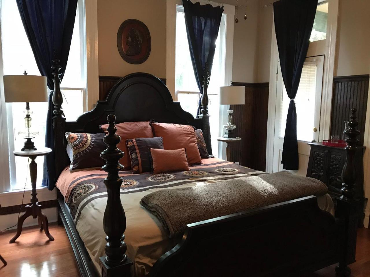 The Mardi Gras House Bed & Breakfast โมบิล ภายนอก รูปภาพ