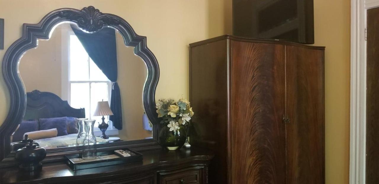 The Mardi Gras House Bed & Breakfast โมบิล ภายนอก รูปภาพ
