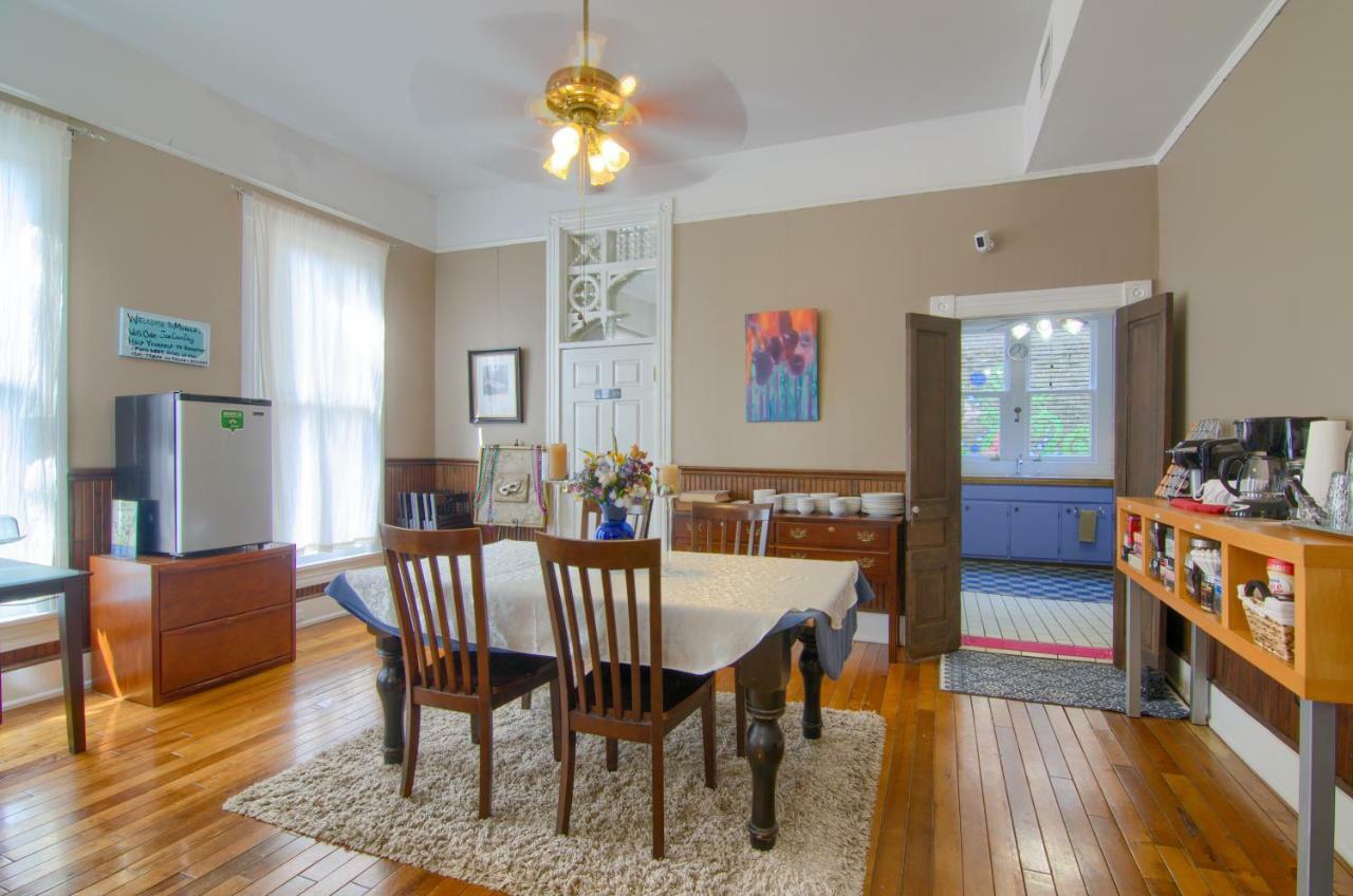 The Mardi Gras House Bed & Breakfast โมบิล ภายนอก รูปภาพ