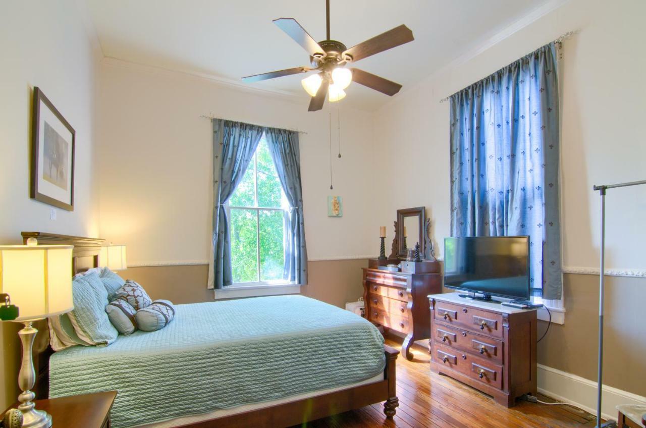 The Mardi Gras House Bed & Breakfast โมบิล ภายนอก รูปภาพ