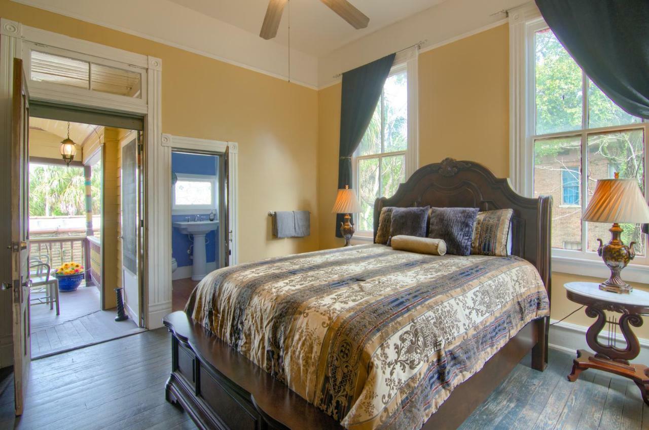 The Mardi Gras House Bed & Breakfast โมบิล ภายนอก รูปภาพ