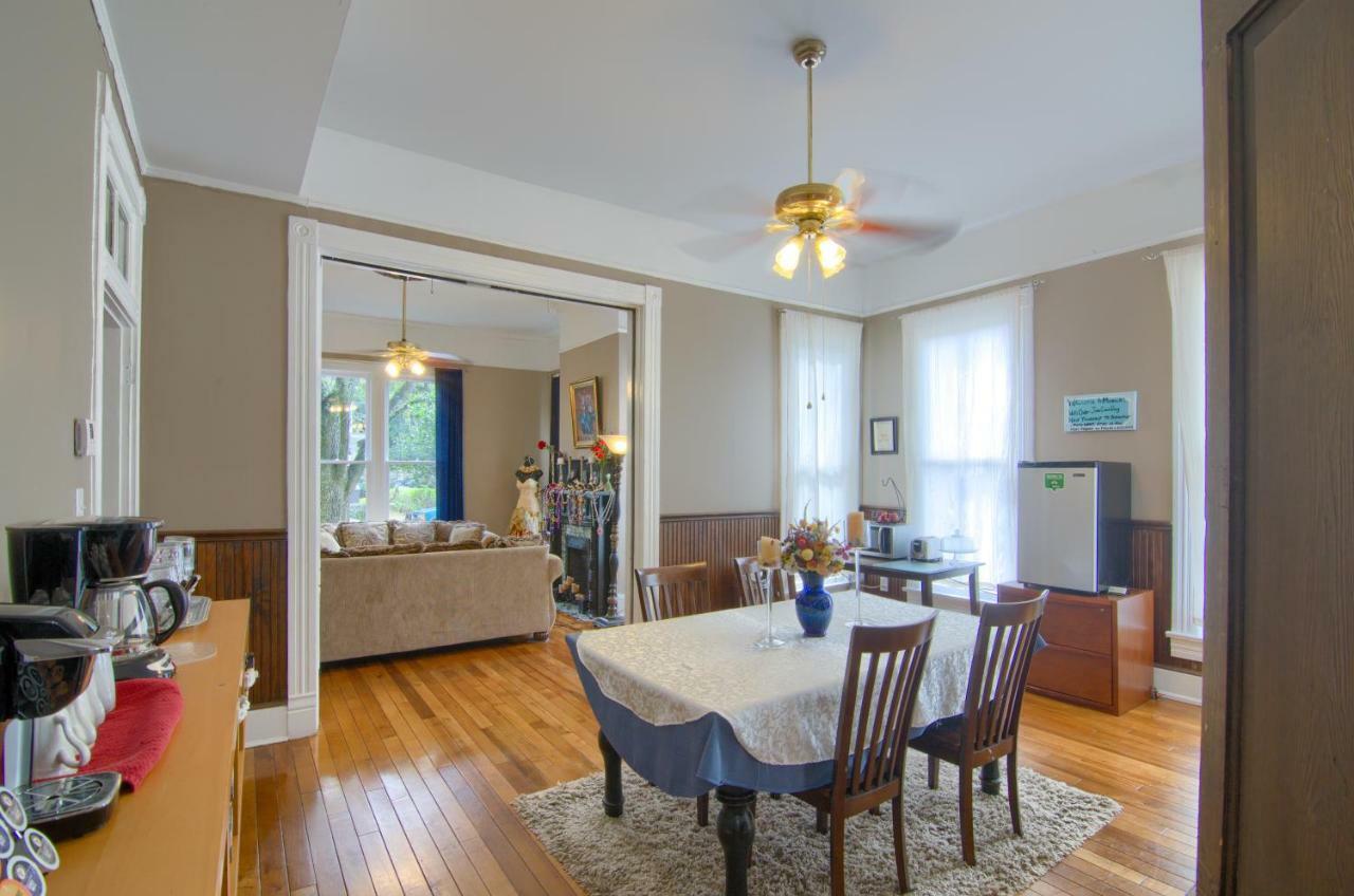 The Mardi Gras House Bed & Breakfast โมบิล ภายนอก รูปภาพ