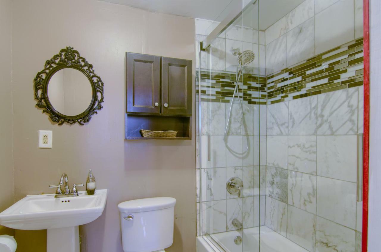 The Mardi Gras House Bed & Breakfast โมบิล ภายนอก รูปภาพ